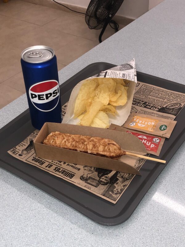 Combo - Corn Dog o Quesadilla + Refresco + Sundae